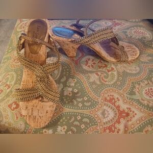 Eric Javits New York 7.5 7 1/2 gold Italian sandals heels shoes Italy